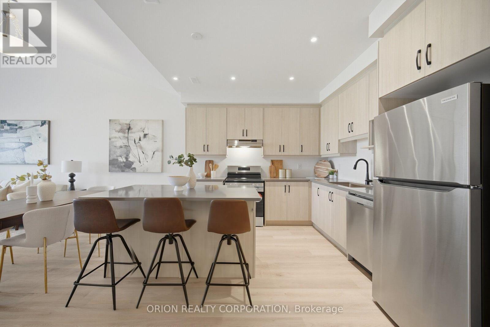 704 Sargeant Place, Innisfil, Ontario  L9S 0S9 - Photo 4 - N13816330