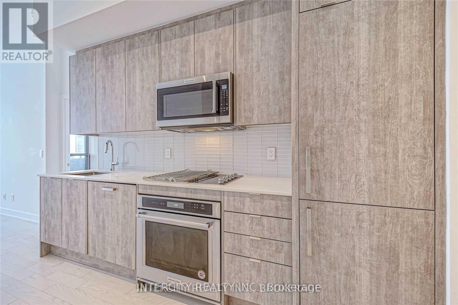201 - 181 Bedford Road, Toronto, Ontario  M5R 0C2 - Photo 17 - C13817688