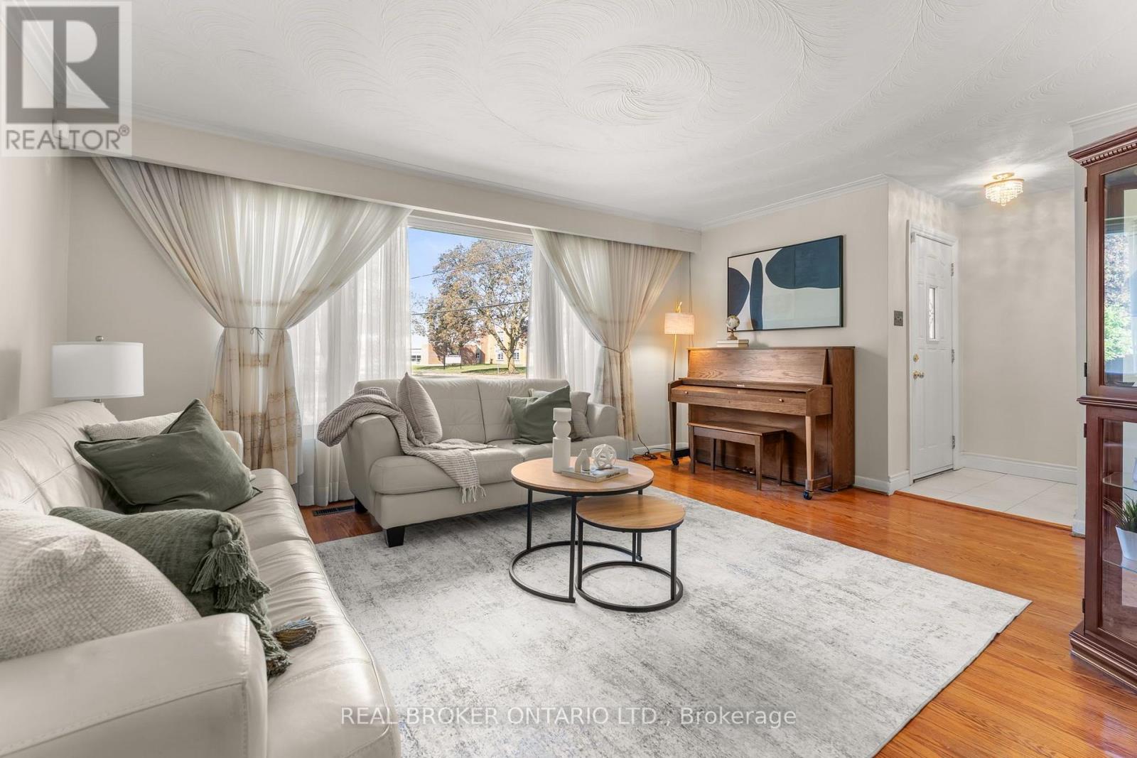 55 RAYOAK DRIVE, Toronto, Ontario