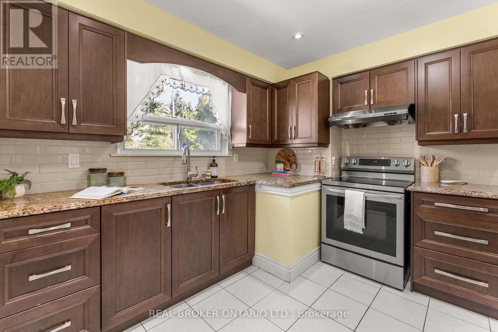 55 Rayoak Drive, Toronto, Ontario  M3A 2Y5 - Photo 10 - C13817716
