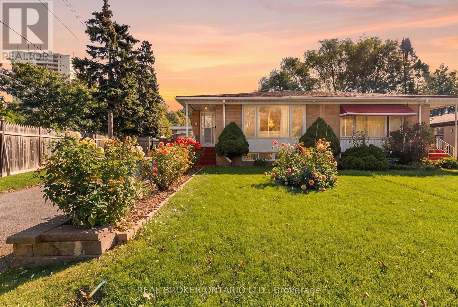 55 Rayoak Drive, Toronto, Ontario  M3A 2Y5 - Photo 2 - C13817716