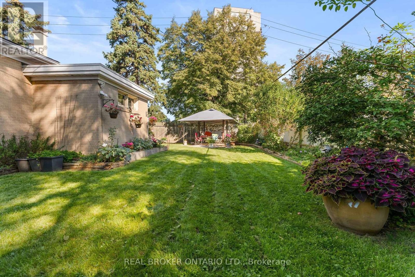 55 Rayoak Drive, Toronto, Ontario  M3A 2Y5 - Photo 27 - C13817716