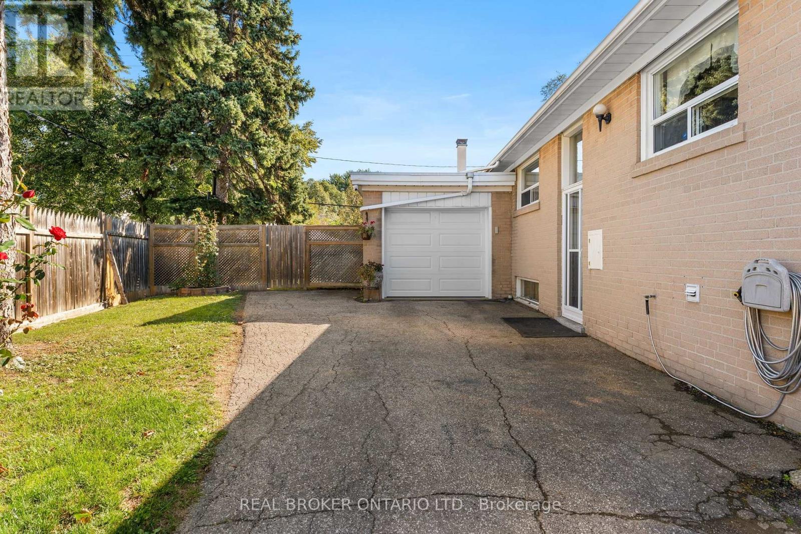 55 Rayoak Drive, Toronto, Ontario  M3A 2Y5 - Photo 4 - C13817716