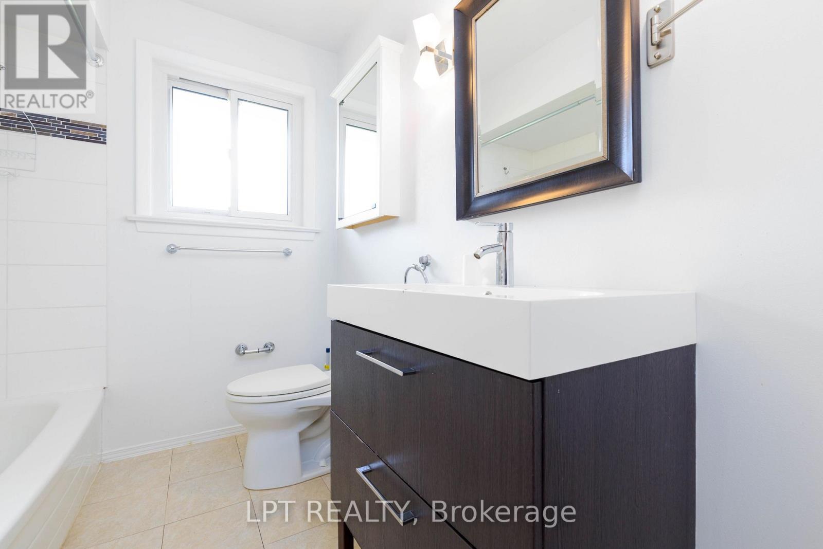 67 Woodthorpe Road, Toronto, Ontario  M4A 1S6 - Photo 18 - C13817750