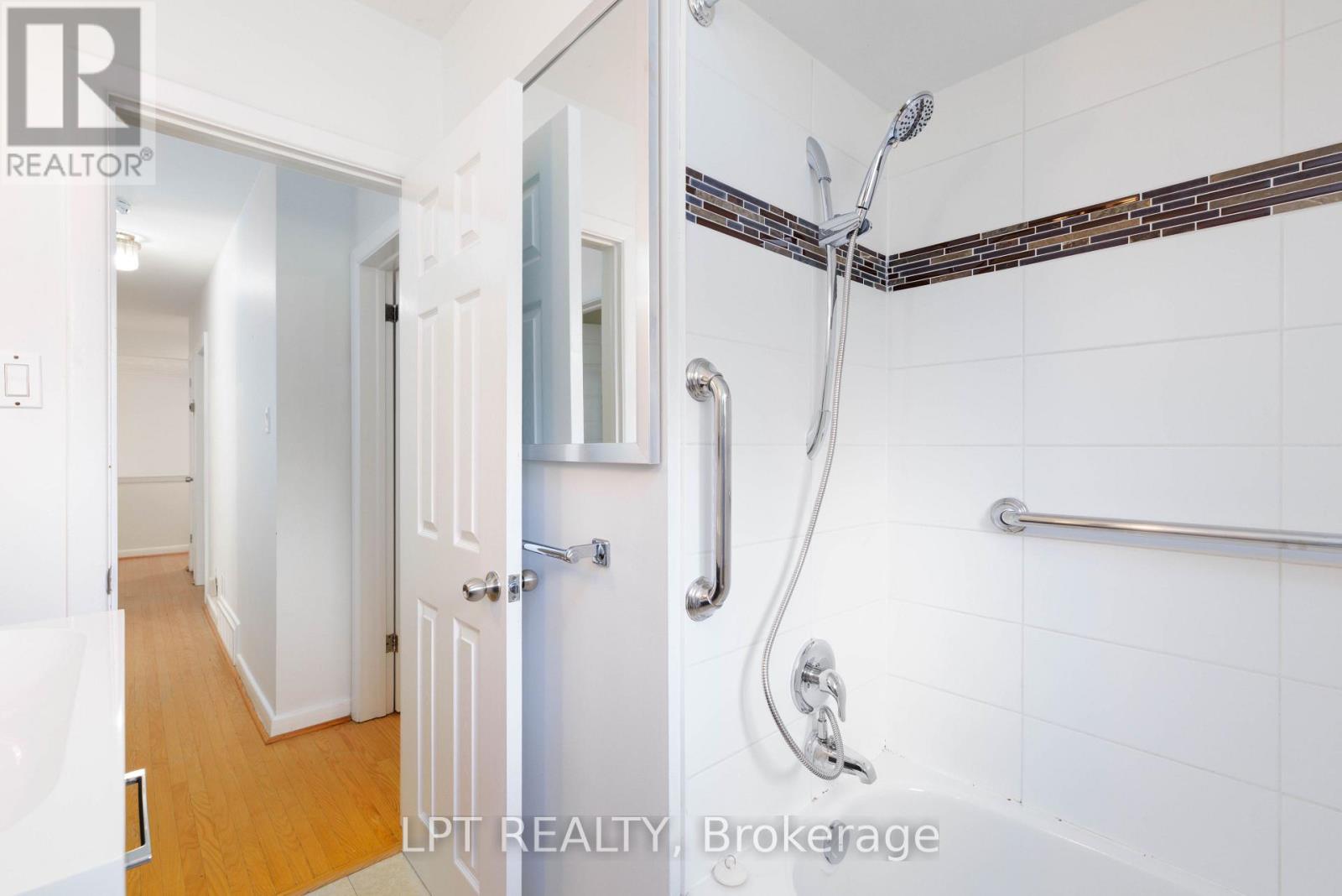 67 Woodthorpe Road, Toronto, Ontario  M4A 1S6 - Photo 19 - C13817750