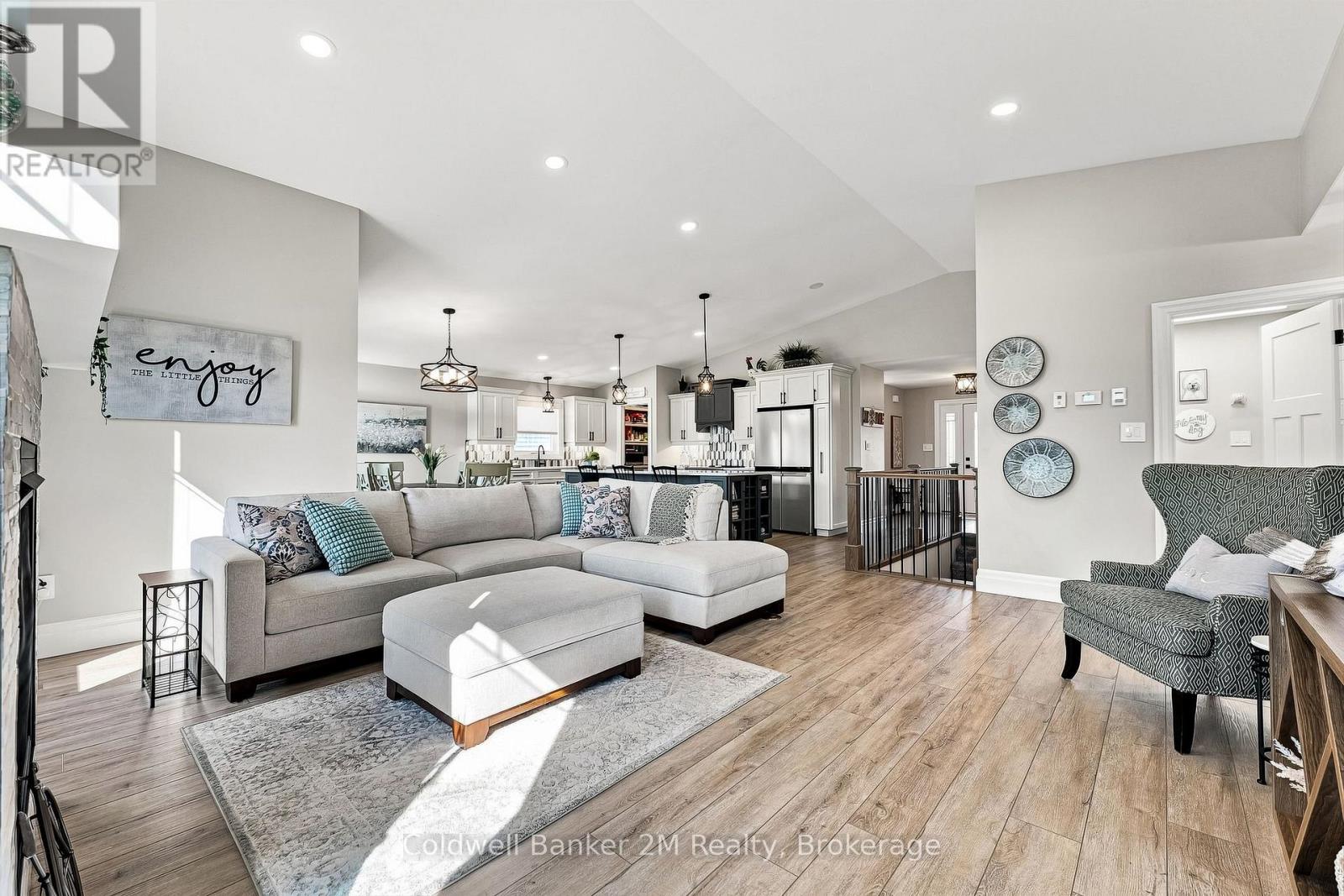 32 CARDINAL COURT photo 12