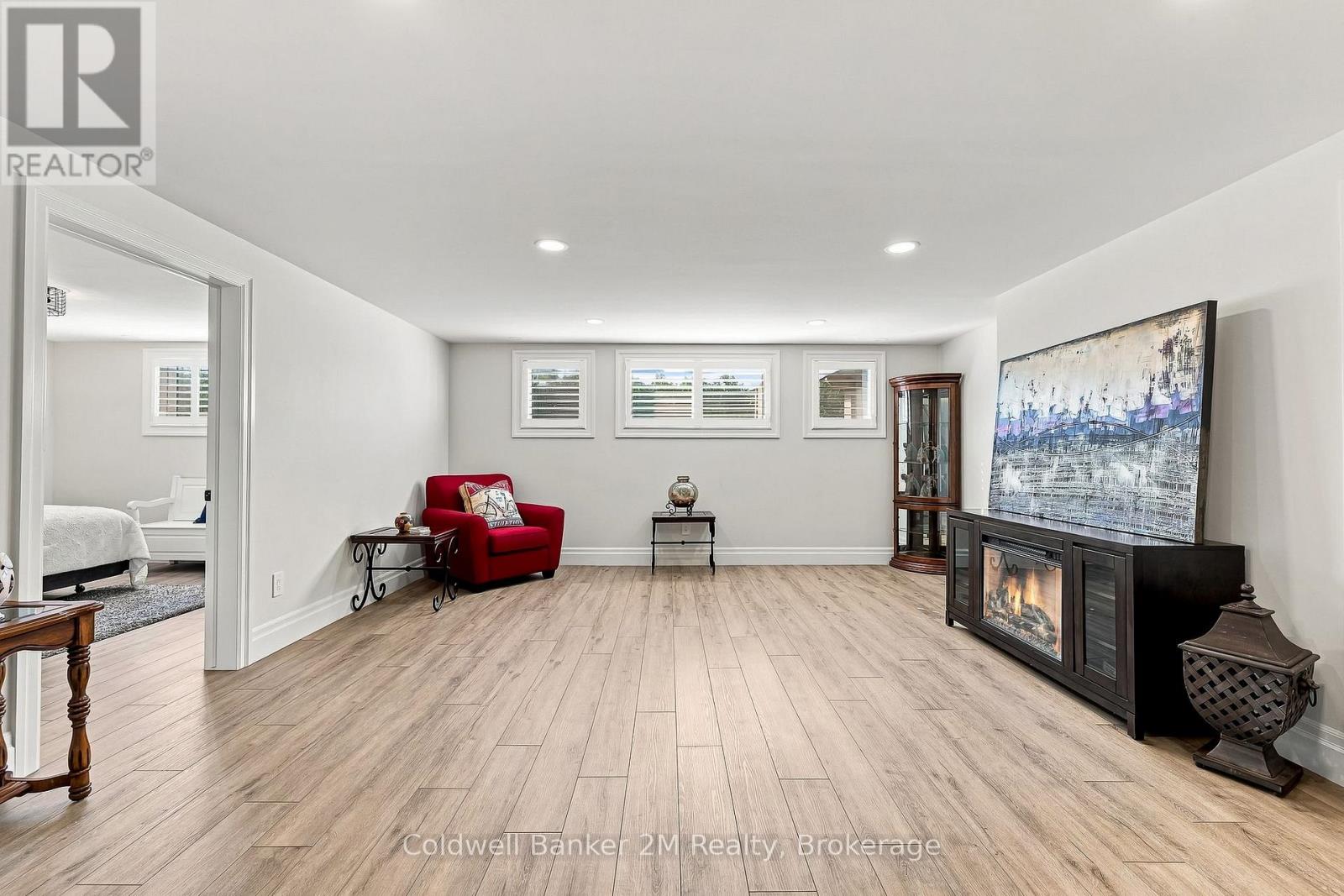 32 CARDINAL COURT photo 29