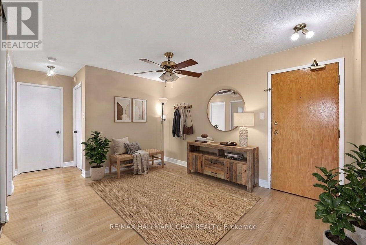 705 - 326 Major Mackenzie Drive E, Richmond Hill (Crosby), Ontario  L4C 8T4 - Photo 2 - N13817604