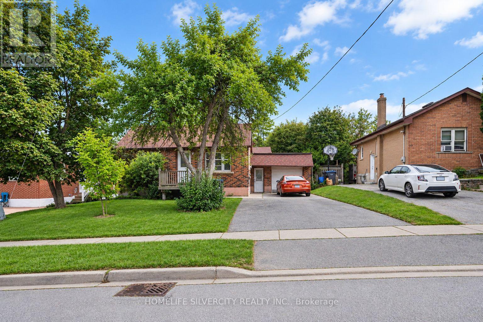 30 WOODWARD AVENUE, Brampton, Ontario