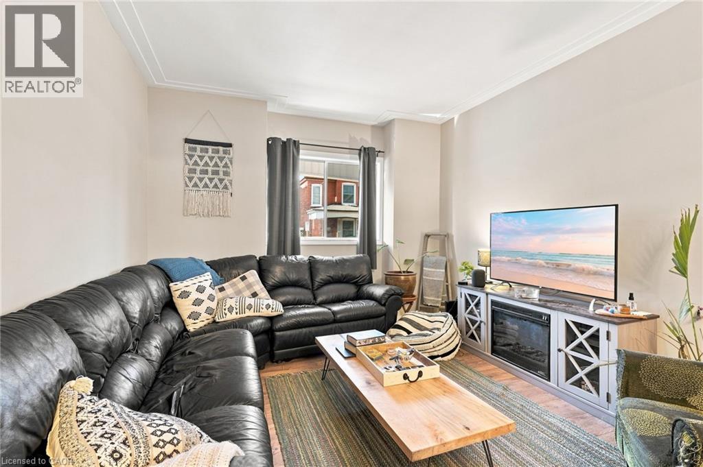 15 CLINTON Street Unit# Upper photo 7