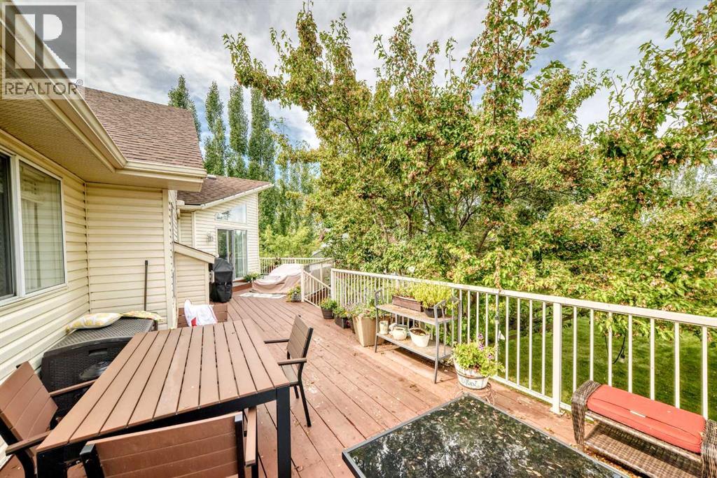 27 Lloyd Crescent NE photo 43