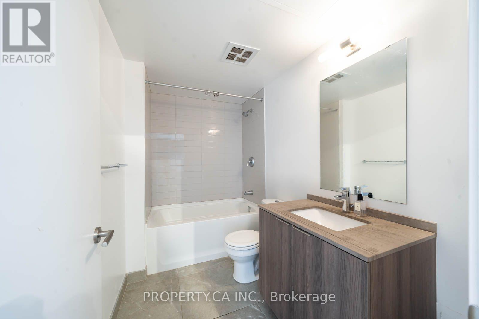 5209 - 11 Wellesley Street, Toronto, Ontario  M4Y 1E8 - Photo 3 - C13794566