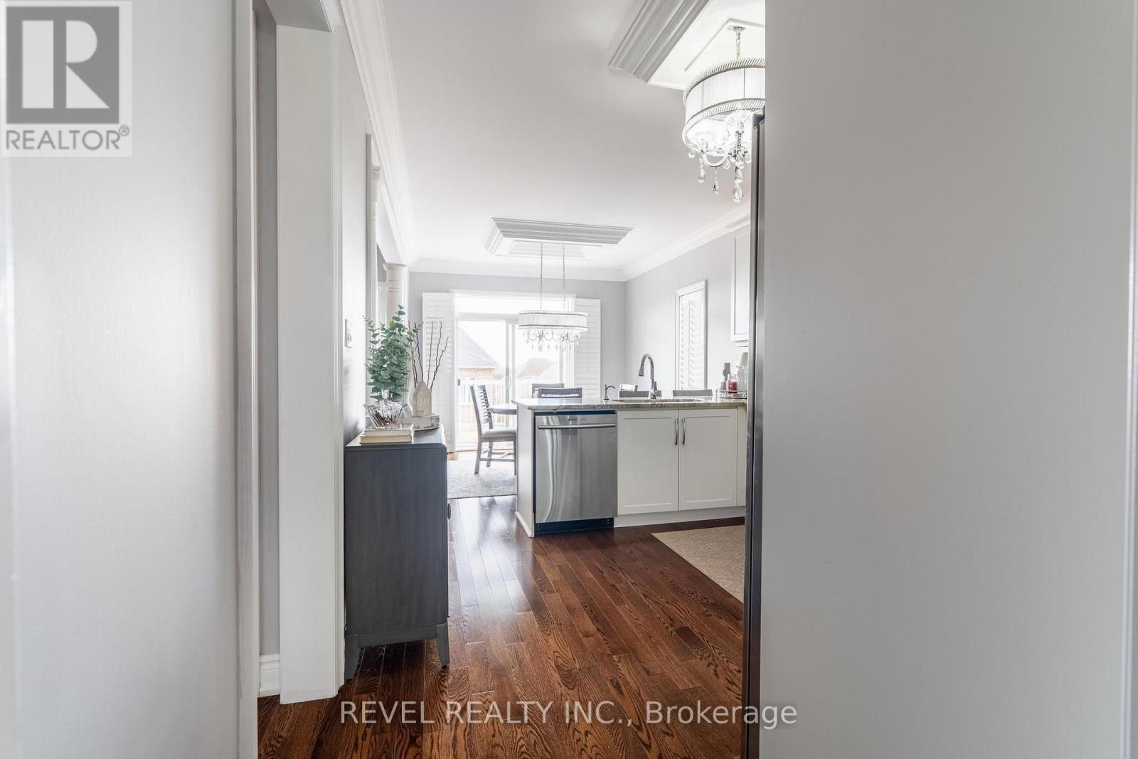 49 Victoria Street E, Innisfil, Ontario  L0L 1L0 - Photo 6 - N13814612