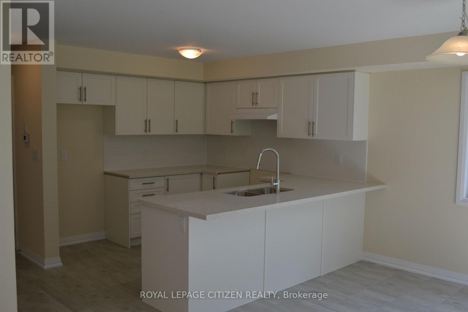 13 Revol Road, Penetanguishene, Ontario L9M 0W8 - Photo 10 - S13816076