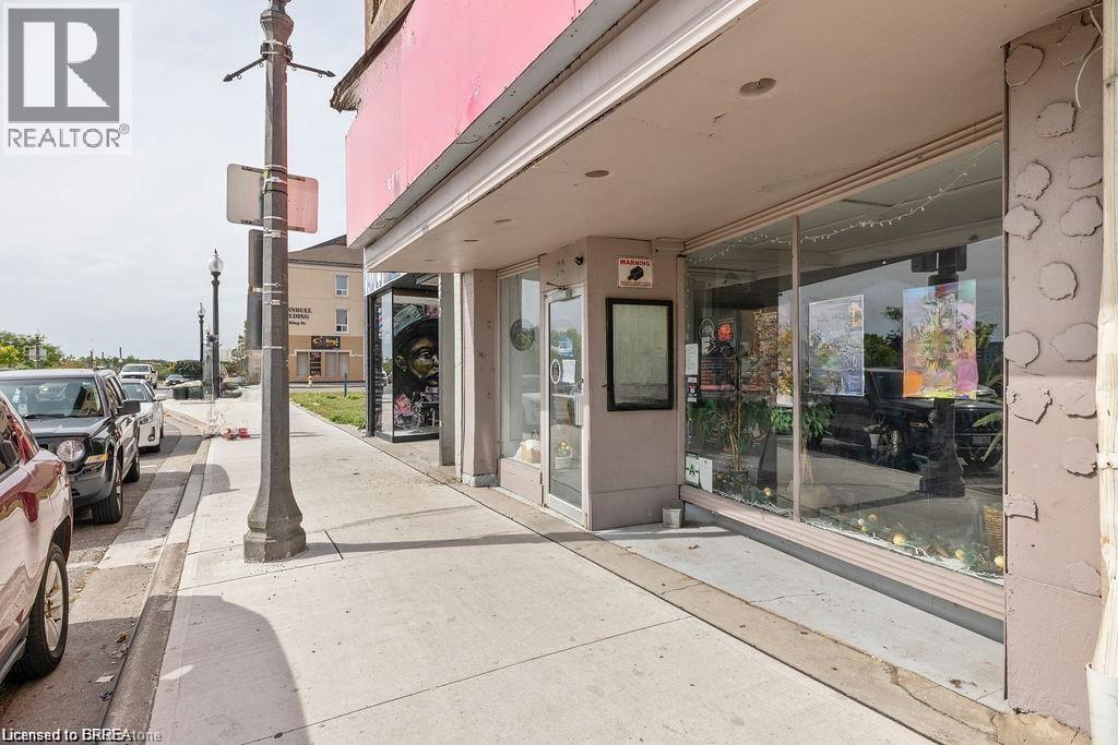 70 Colborne Street, Brantford, Ontario  N3T 2G5 - Photo 3 - 40865834