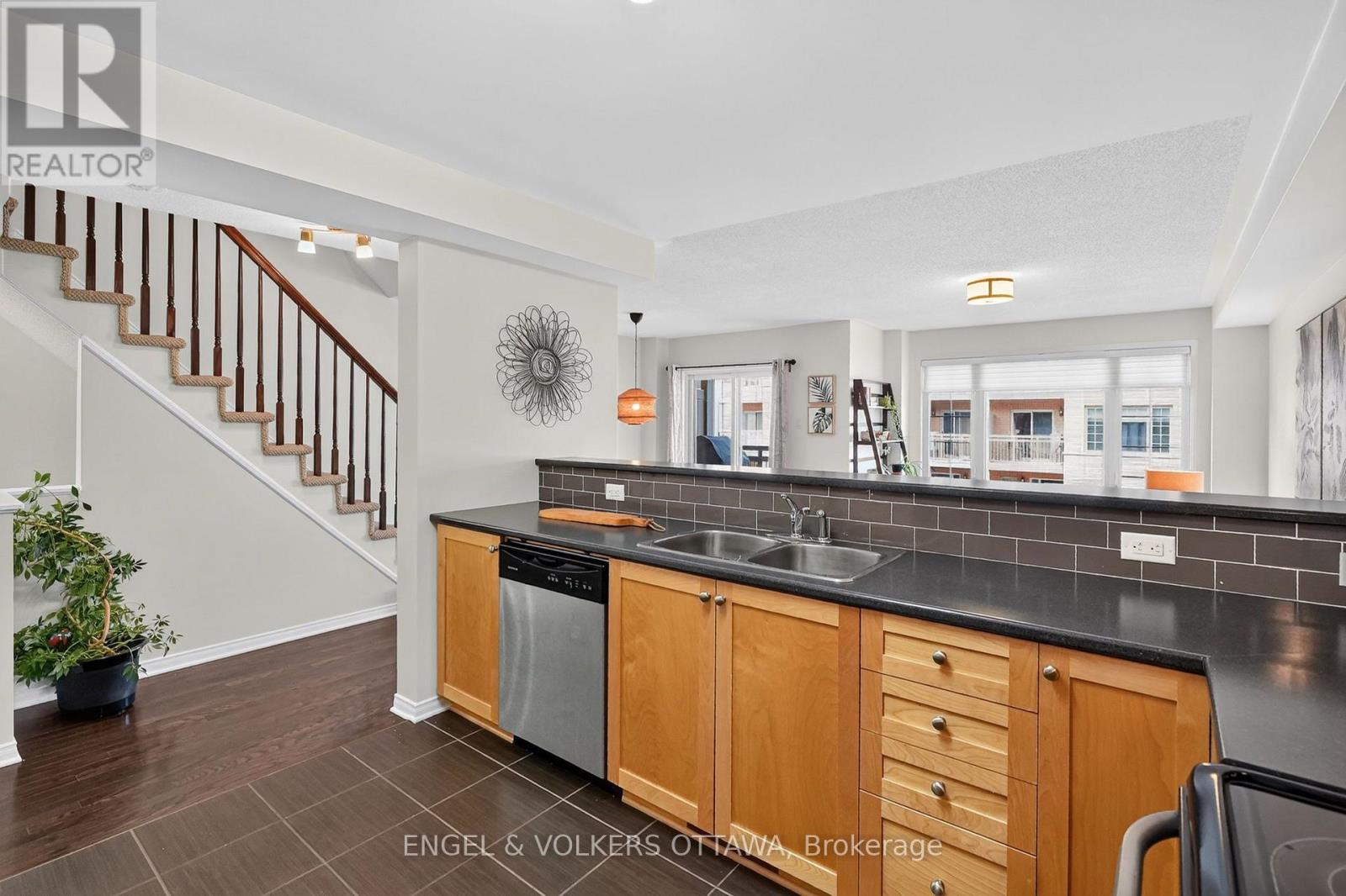 121 Quito Private, Ottawa, Ontario  K2E 0A7 - Photo 10 - X13818130