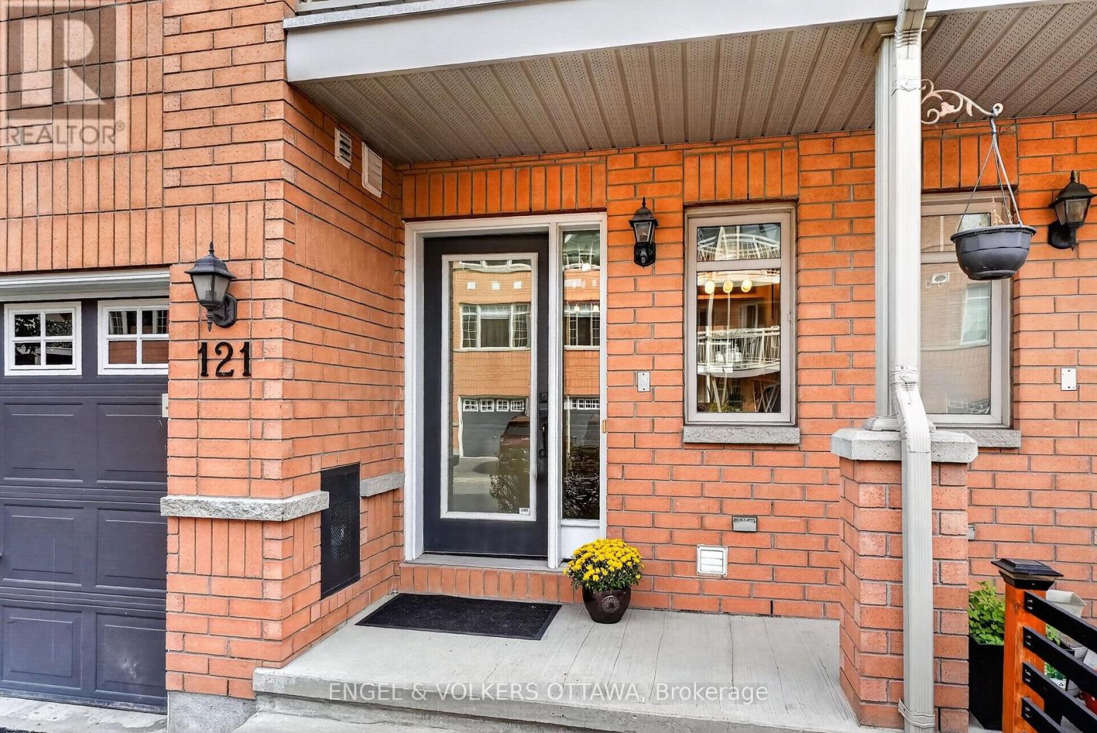 121 Quito Private, Ottawa, Ontario  K2E 0A7 - Photo 2 - X13818130