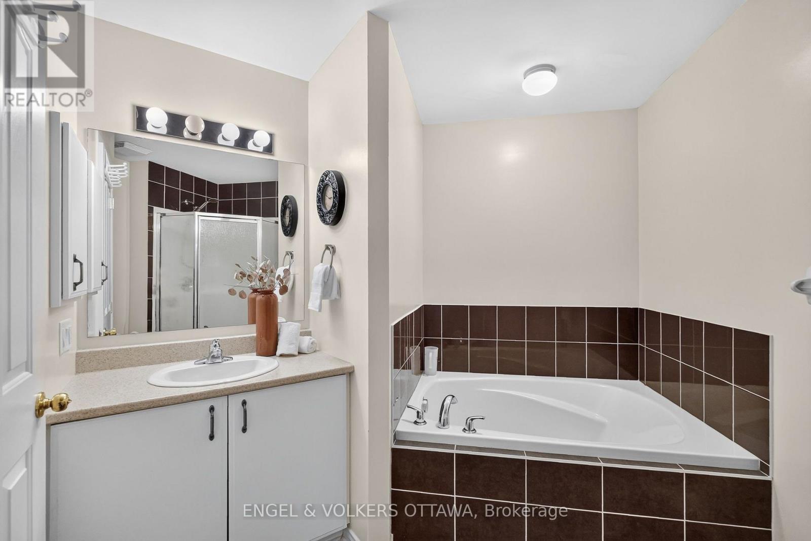 121 Quito Private, Ottawa, Ontario  K2E 0A7 - Photo 22 - X13818130