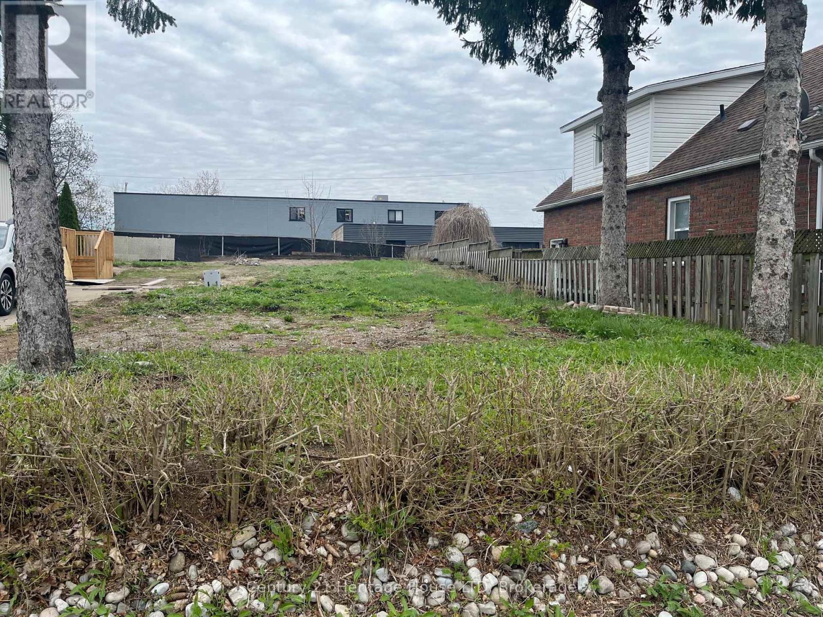 V/l Patricia Street, Thorold, Ontario  L2V 3W1 - Photo 2 - X13817992