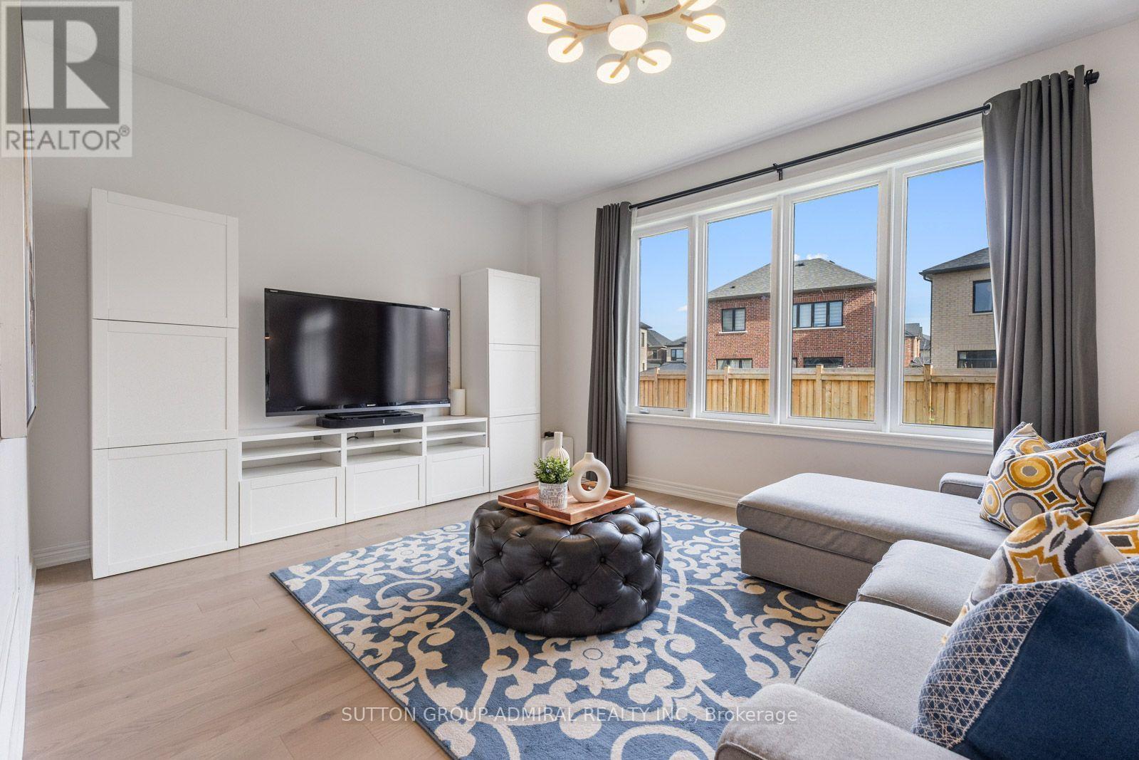 7 Priory Drive, Whitby, Ontario  L1P 0K9 - Photo 10 - E13817780