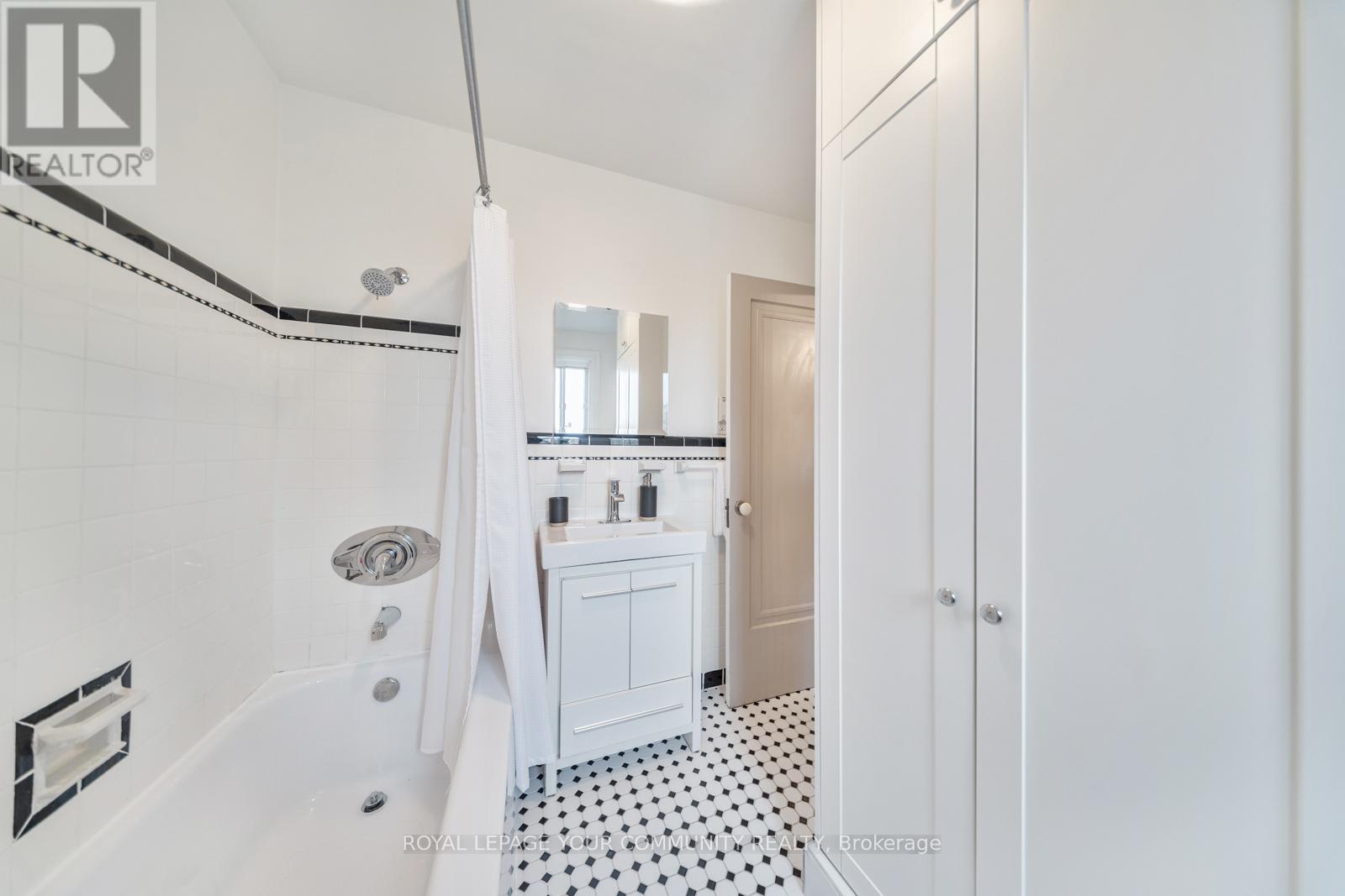 2 Four Oaks Gate, Toronto, Ontario  M4J 2X2 - Photo 25 - E13818124