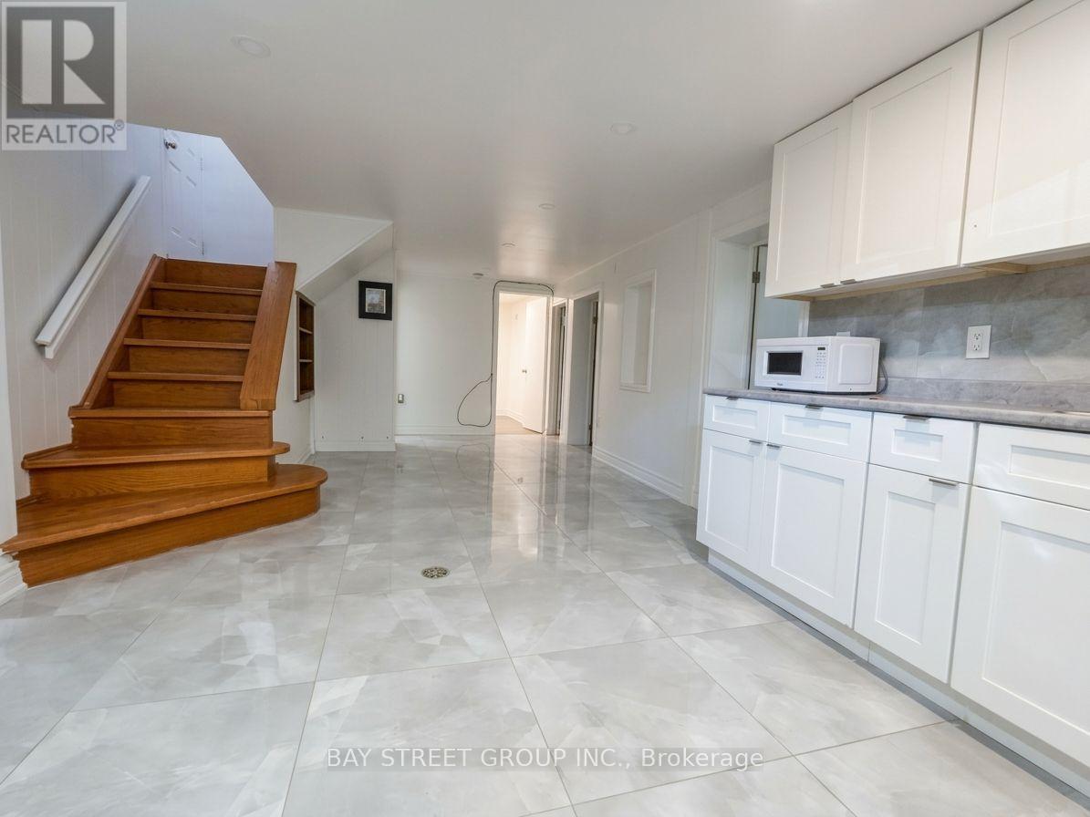 345 Centre Street E, Richmond Hill (Crosby), Ontario  L4C 1B3 - Photo 4 - N13817876