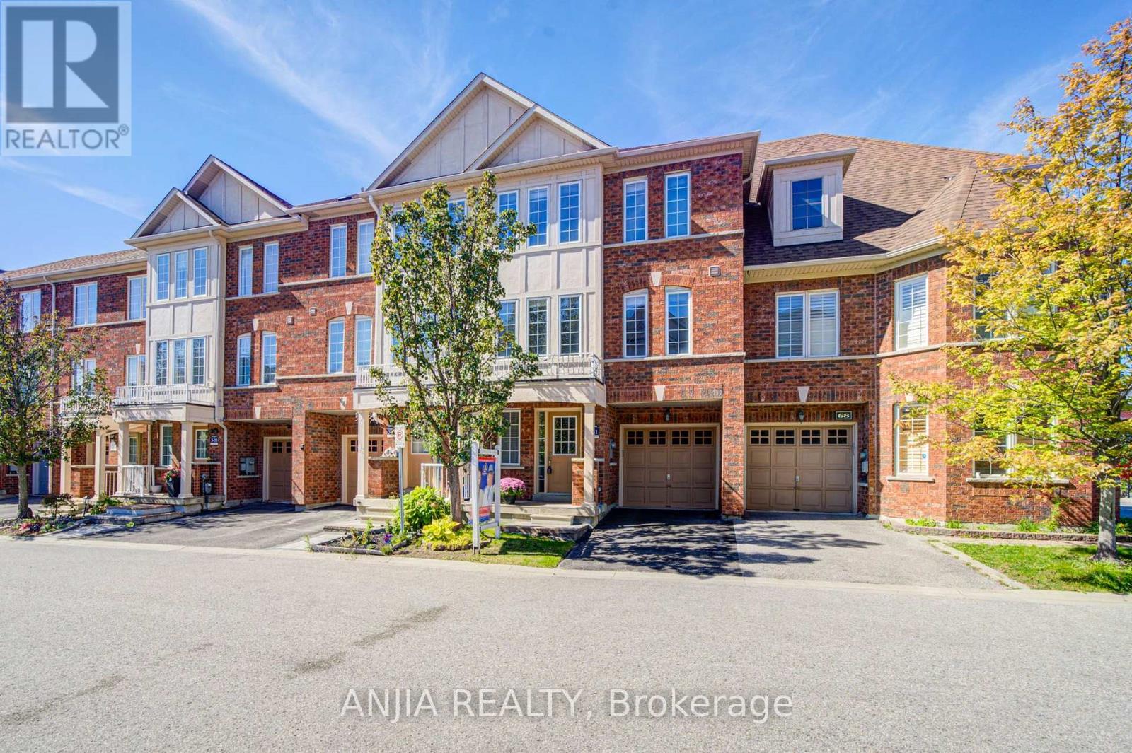 66 Prince Charles Way, Markham, Ontario  L6C 0M7 - Photo 2 - N13817952