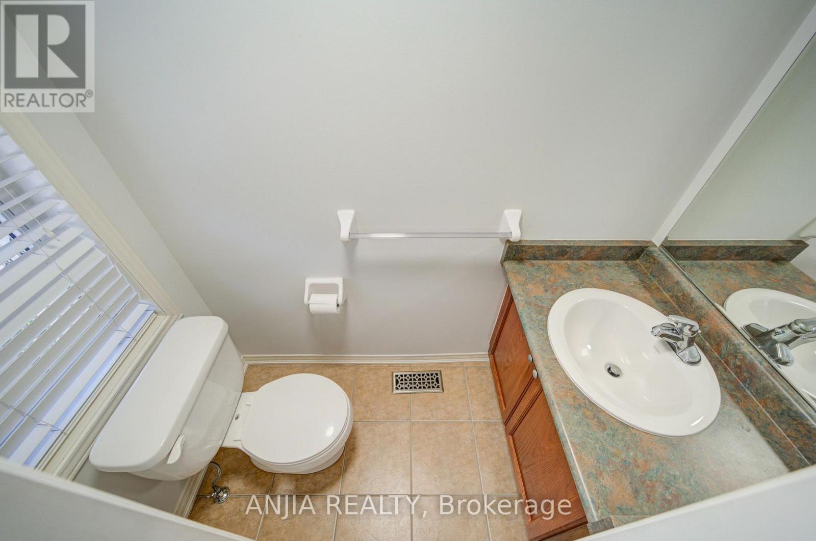 66 Prince Charles Way, Markham, Ontario  L6C 0M7 - Photo 6 - N13817952