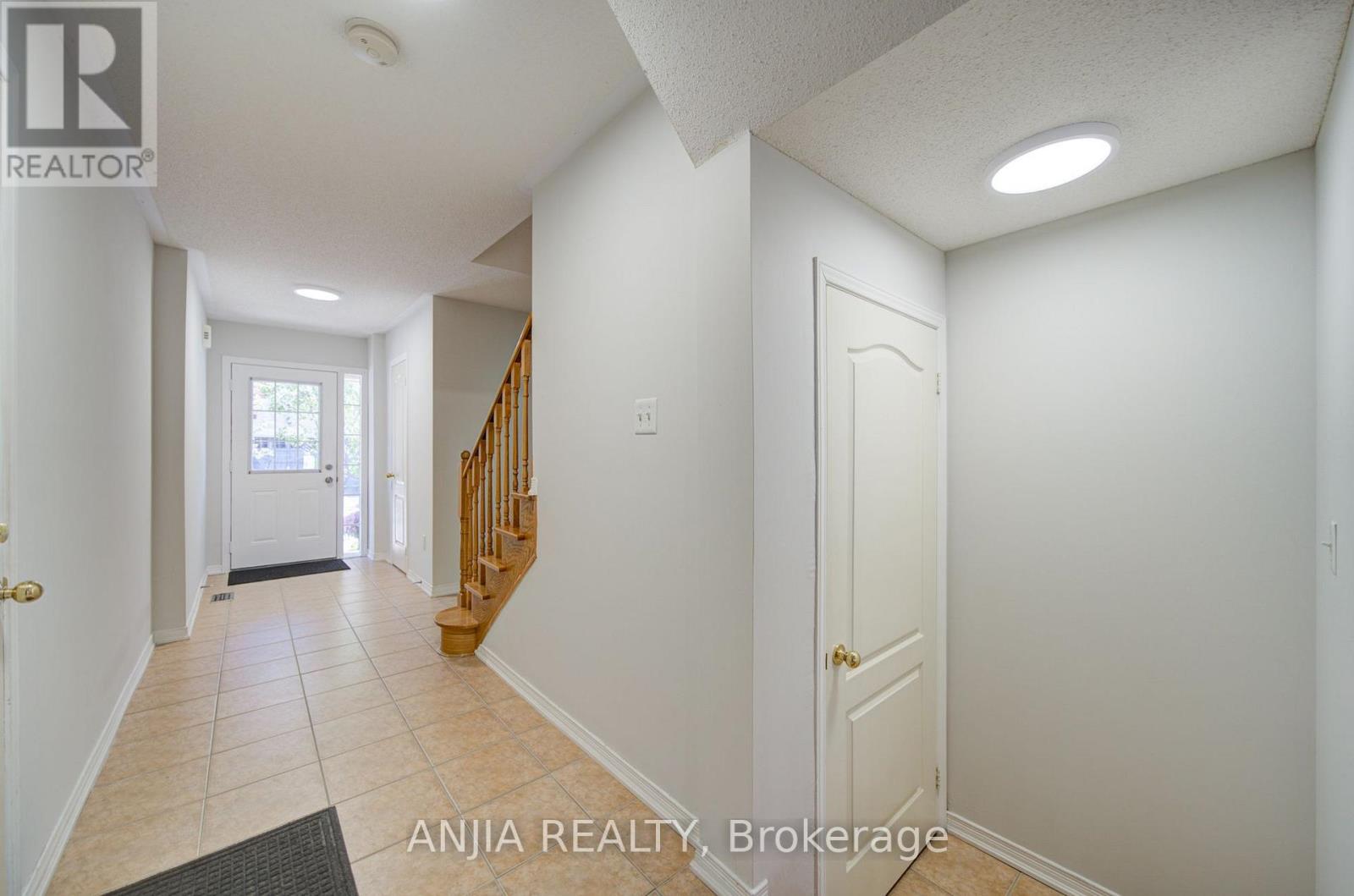 66 Prince Charles Way, Markham, Ontario  L6C 0M7 - Photo 7 - N13817952