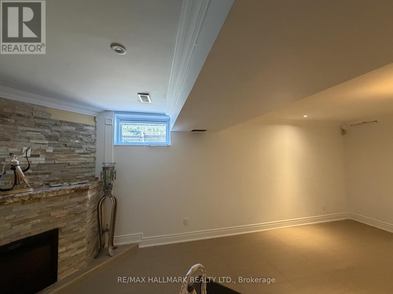 Bsmt - 190 Falstaff Avenue, Toronto, Ontario  M6L 3C3 - Photo 13 - W13817768