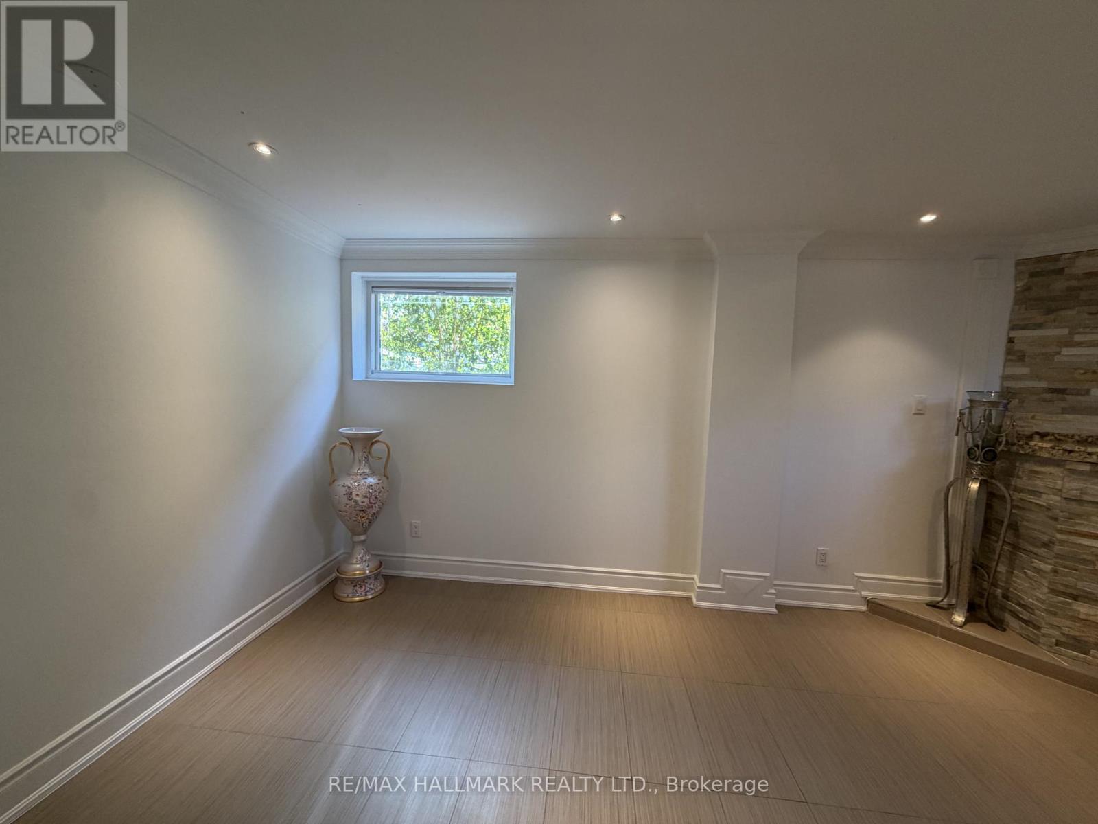 Bsmt - 190 Falstaff Avenue, Toronto, Ontario  M6L 3C3 - Photo 16 - W13817768