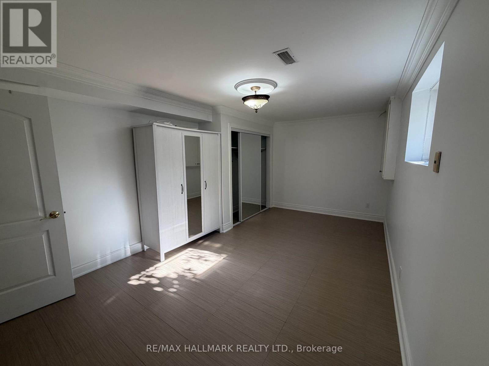 Bsmt - 190 Falstaff Avenue, Toronto, Ontario  M6L 3C3 - Photo 18 - W13817768