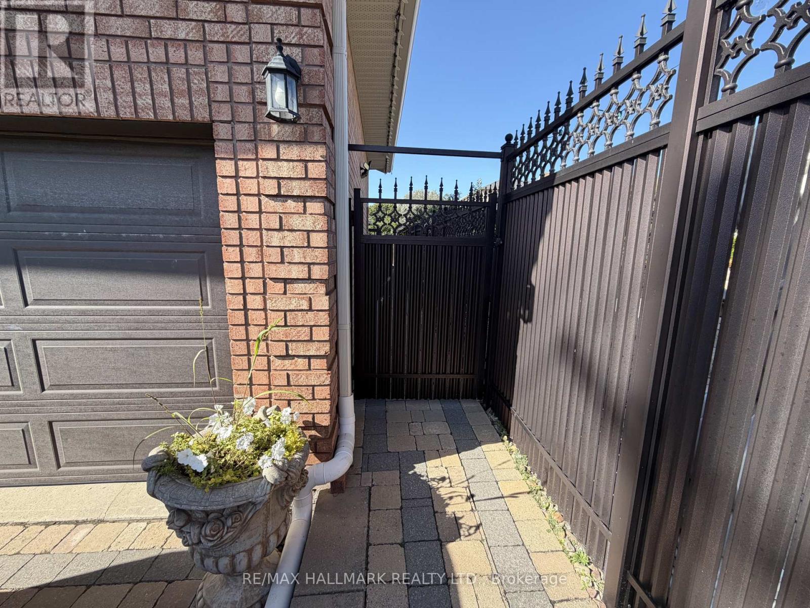 Bsmt - 190 Falstaff Avenue, Toronto, Ontario  M6L 3C3 - Photo 2 - W13817768