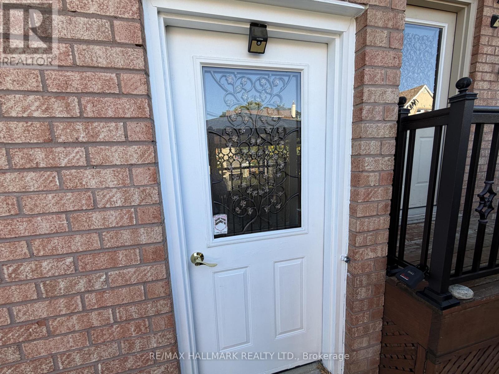 Bsmt - 190 Falstaff Avenue, Toronto, Ontario  M6L 3C3 - Photo 5 - W13817768