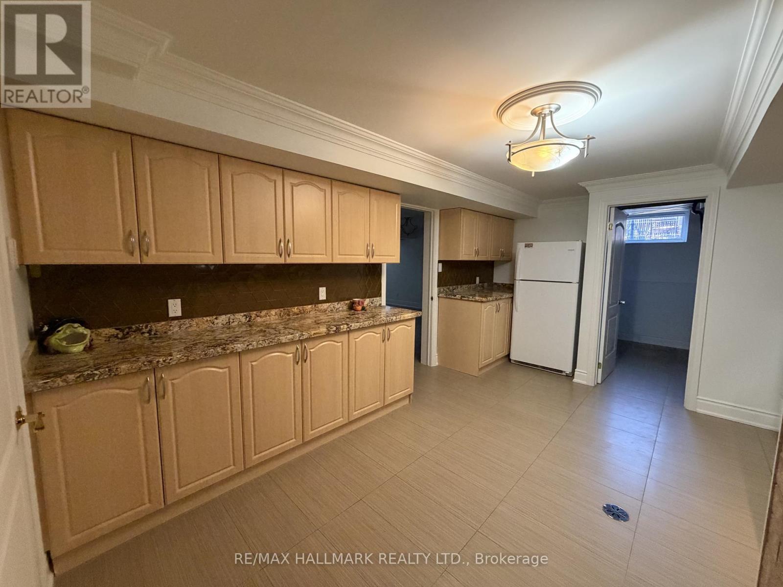Bsmt - 190 Falstaff Avenue, Toronto, Ontario  M6L 3C3 - Photo 8 - W13817768