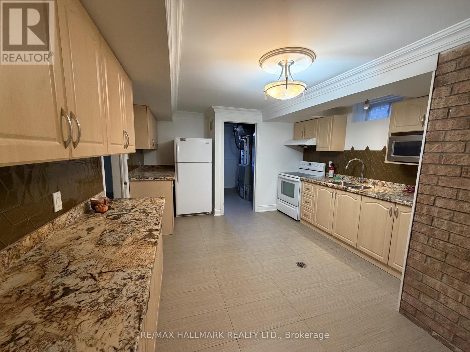 Bsmt - 190 Falstaff Avenue, Toronto, Ontario  M6L 3C3 - Photo 9 - W13817768