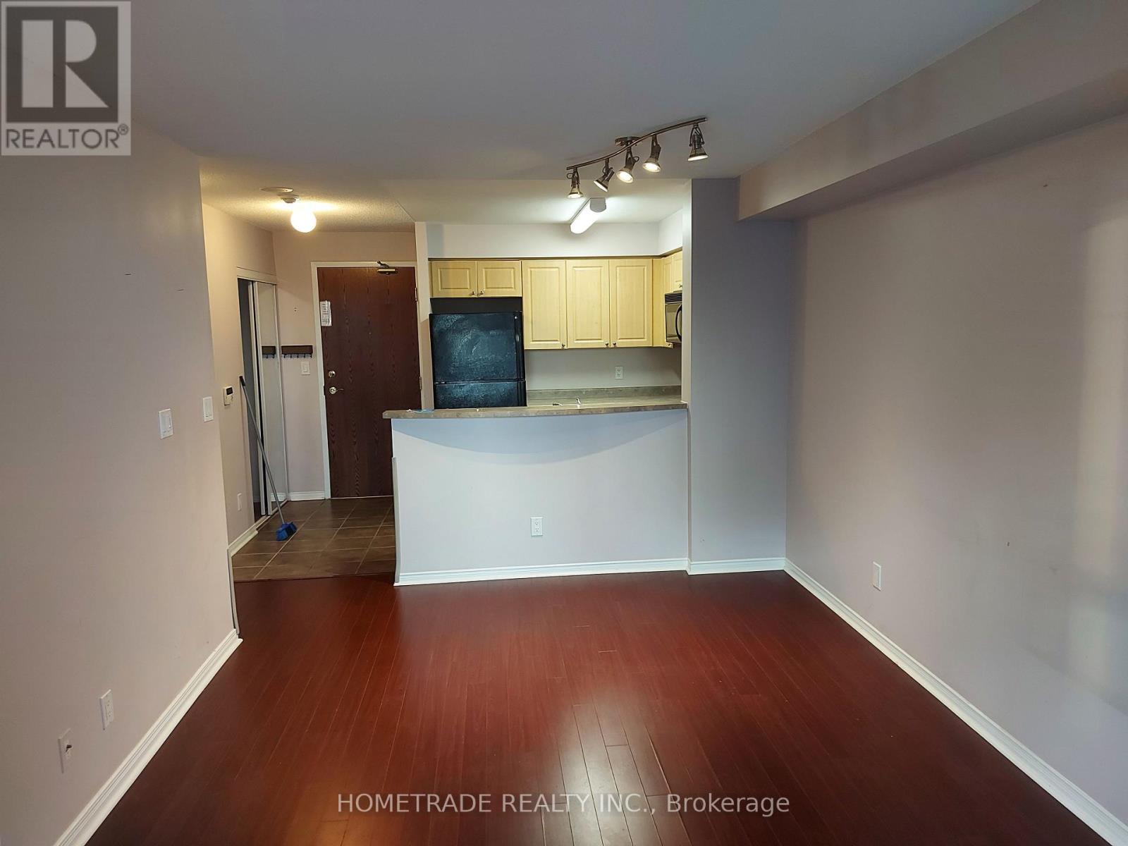 510 - 9 Michael Power Place, Toronto (Islington-City Centre West), Ontario  M9A 0A5 - Photo 2 - W13817840