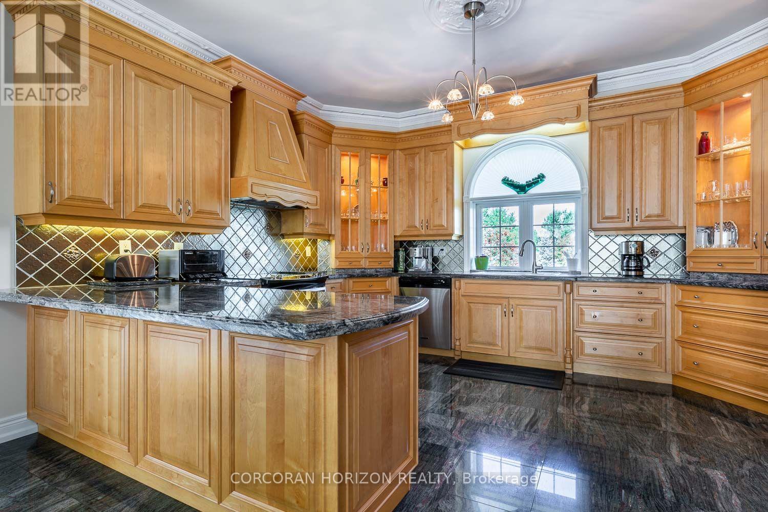16 Rosegarden Drive, Brampton (Toronto Gore Rural Estate), Ontario  L6P 0E6 - Photo 5 - W13817870