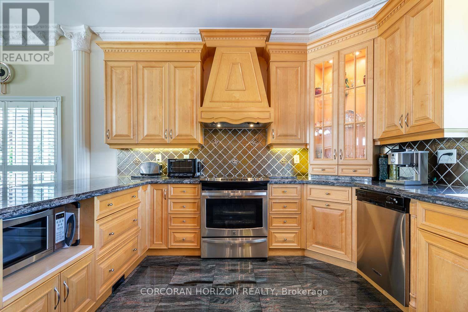 16 Rosegarden Drive, Brampton (Toronto Gore Rural Estate), Ontario  L6P 0E6 - Photo 6 - W13817870