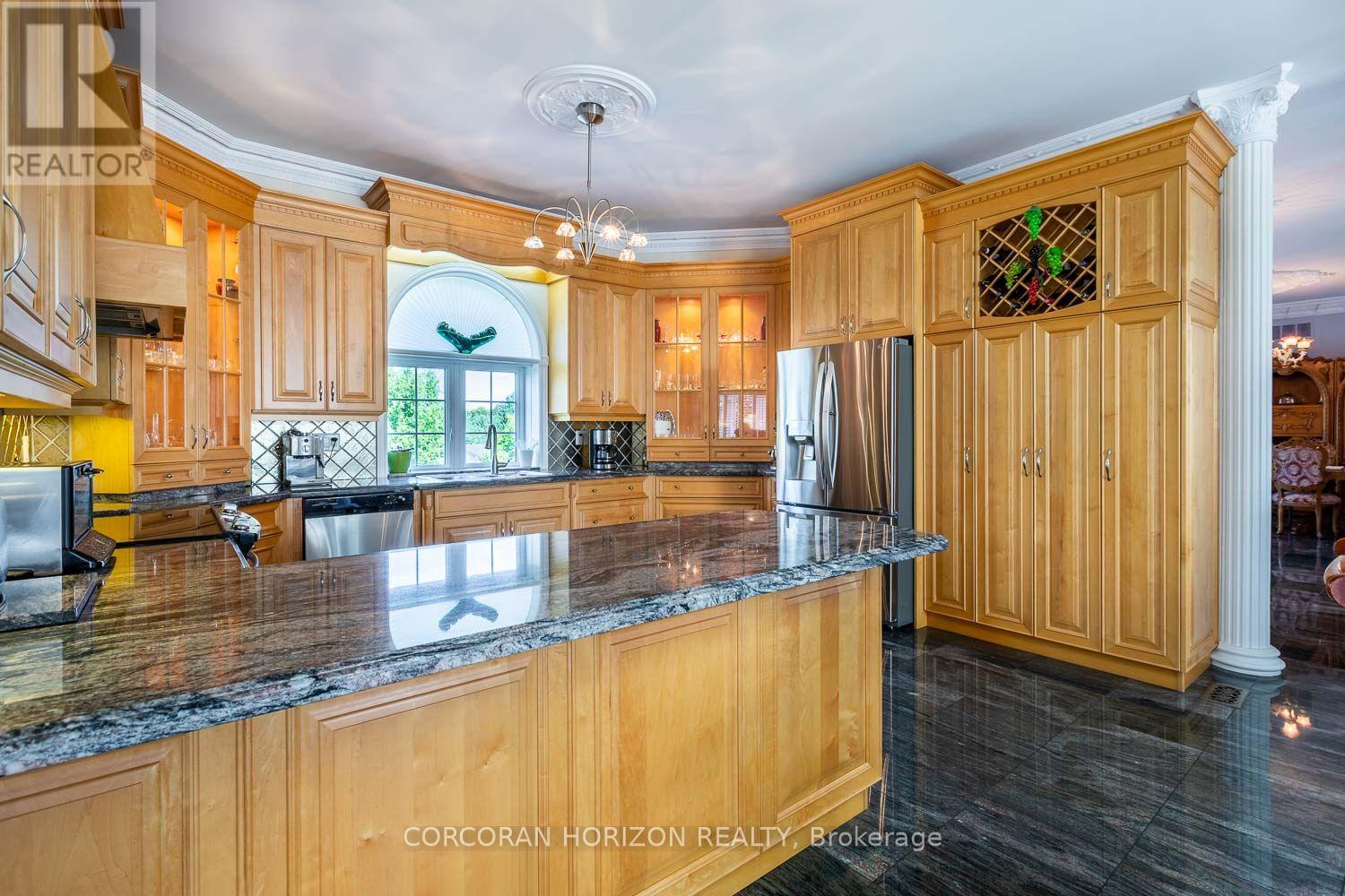 16 Rosegarden Drive, Brampton (Toronto Gore Rural Estate), Ontario  L6P 0E6 - Photo 7 - W13817870