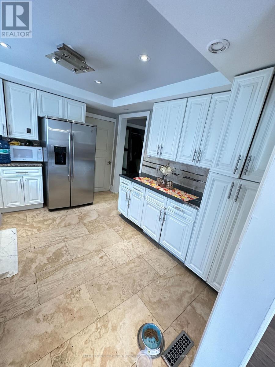 7076 Harwick Drive, Mississauga, Ontario  L4T 3A4 - Photo 13 - W13817930