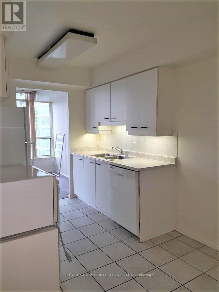 1008 - 55 Elm Drive W, Mississauga, Ontario  L5B 3Z3 - Photo 3 - W13817944