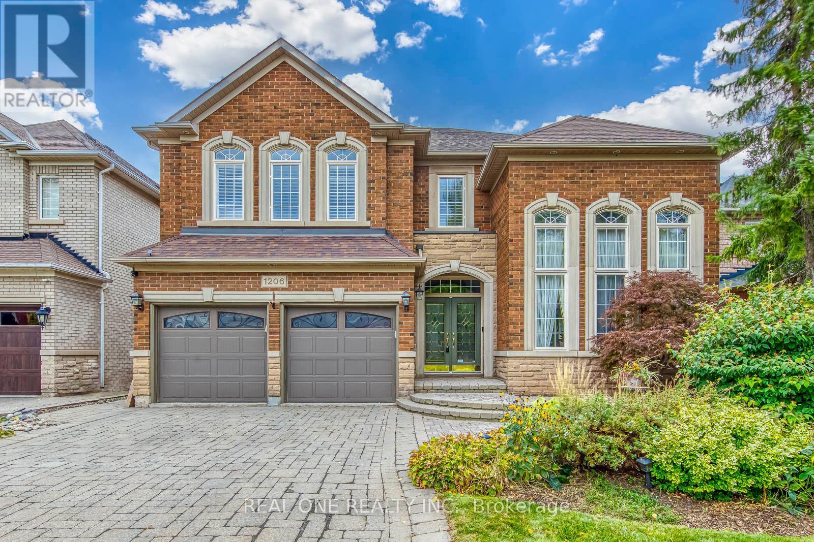 1206 Lindenrock Drive, Oakville, Ontario  L6H 6T4 - Photo 2 - W13817998