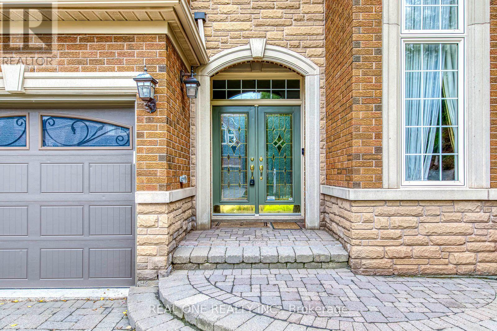 1206 Lindenrock Drive, Oakville, Ontario  L6H 6T4 - Photo 3 - W13817998
