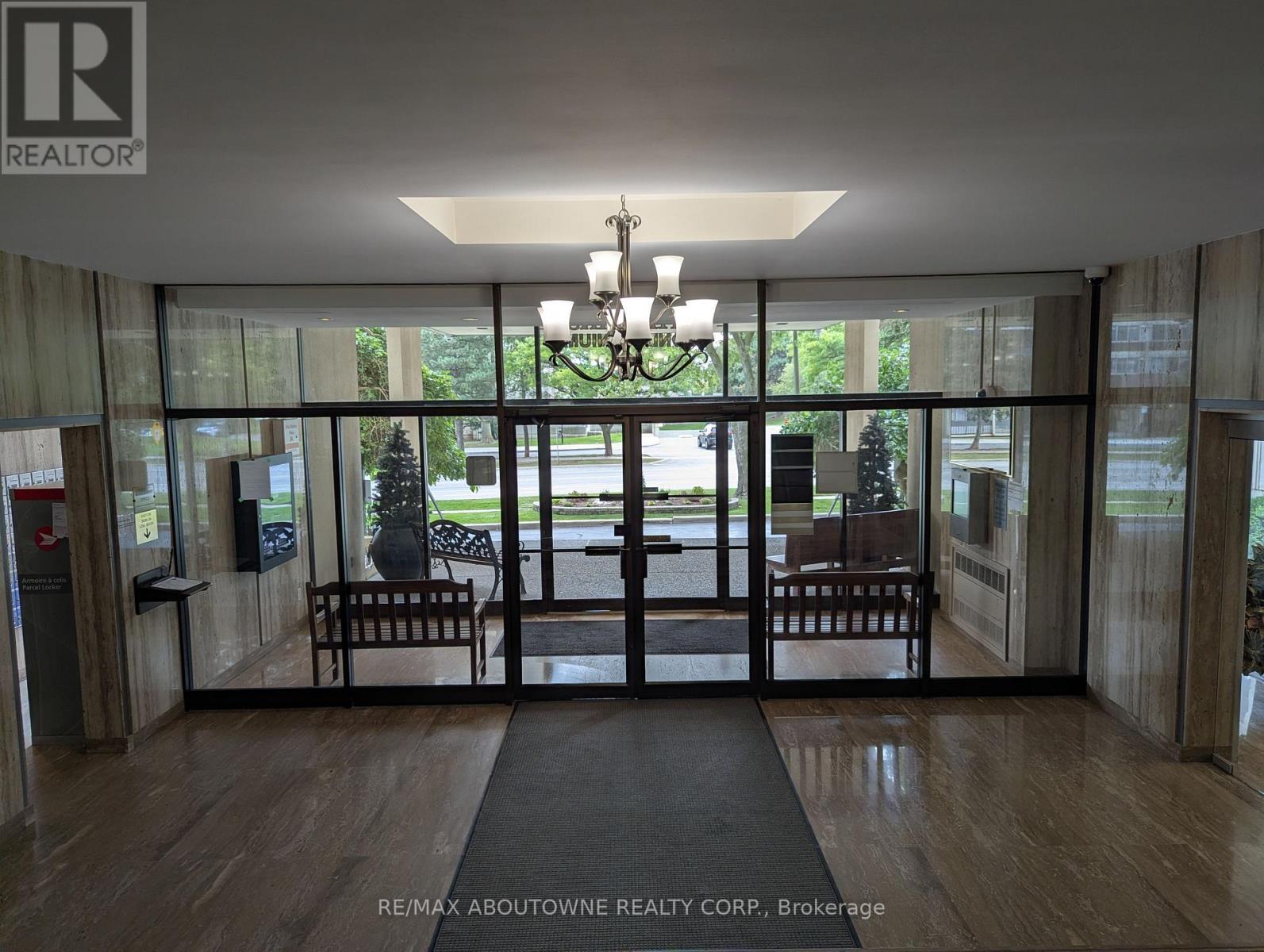 306 - 1359 White Oaks Boulevard, Oakville, Ontario  L6H 2R8 - Photo 4 - W13818032