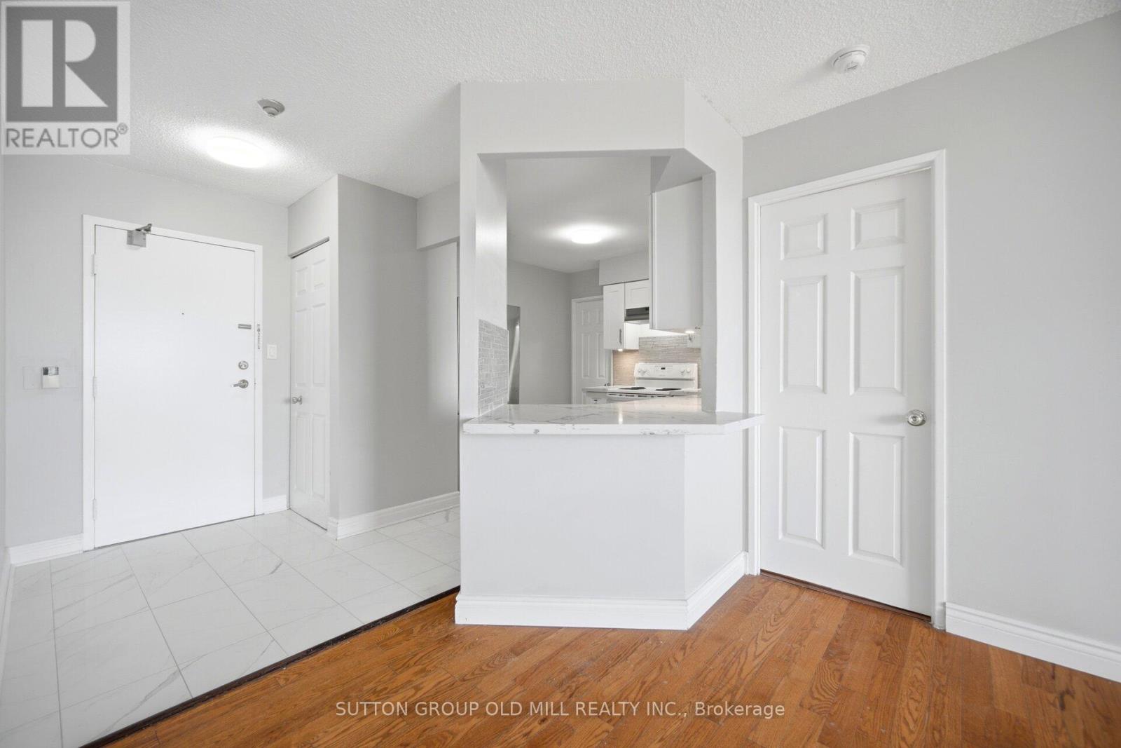 1812 - 3605 Kariya Drive, Mississauga, Ontario  L5B 3J4 - Photo 5 - W13818044