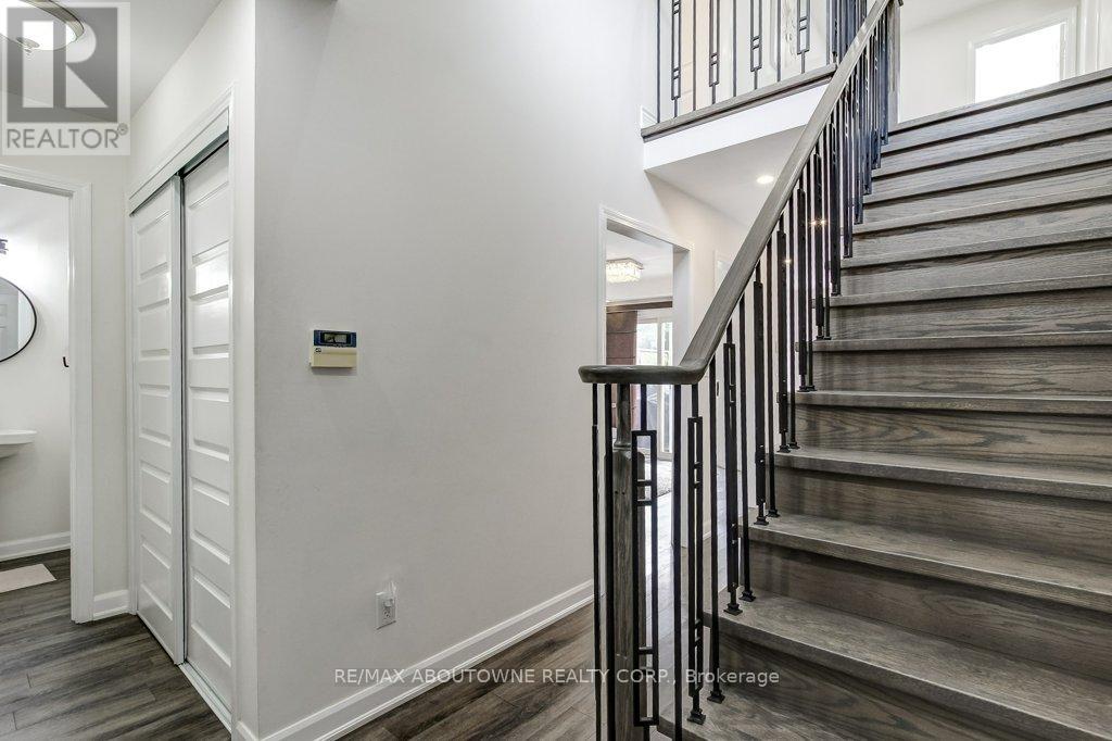 2183 Birchleaf Lane, Burlington (Orchard), Ontario  L7L 6G8 - Photo 4 - W13818100