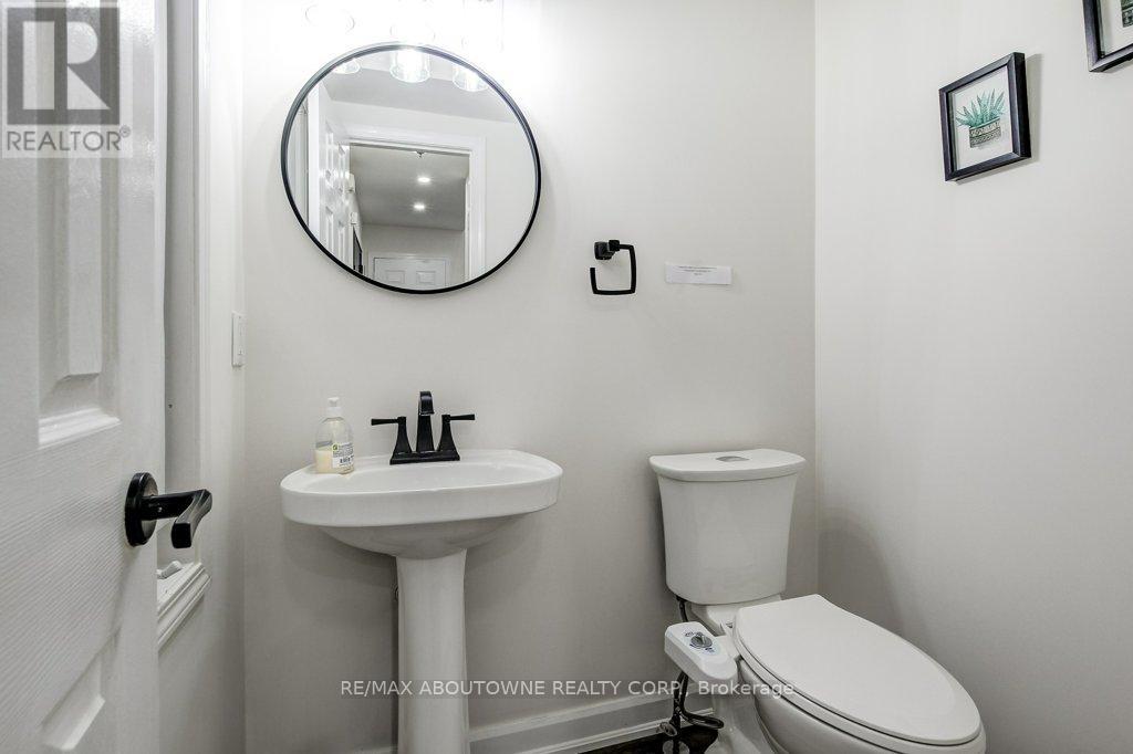2183 Birchleaf Lane, Burlington (Orchard), Ontario  L7L 6G8 - Photo 5 - W13818100