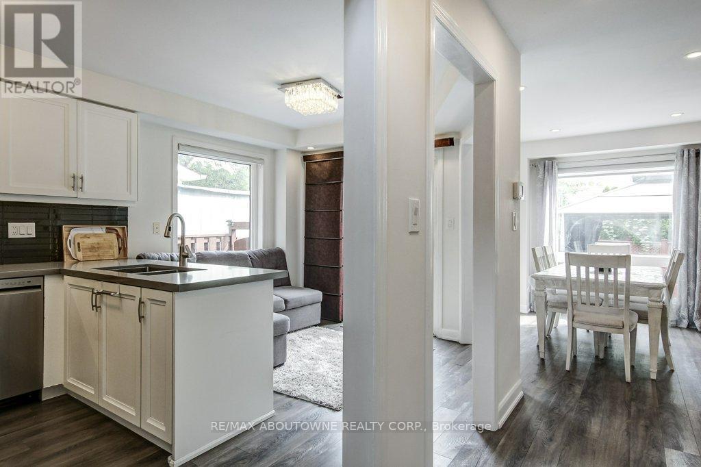 2183 Birchleaf Lane, Burlington (Orchard), Ontario  L7L 6G8 - Photo 6 - W13818100