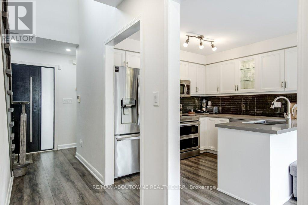 2183 Birchleaf Lane, Burlington (Orchard), Ontario  L7L 6G8 - Photo 7 - W13818100
